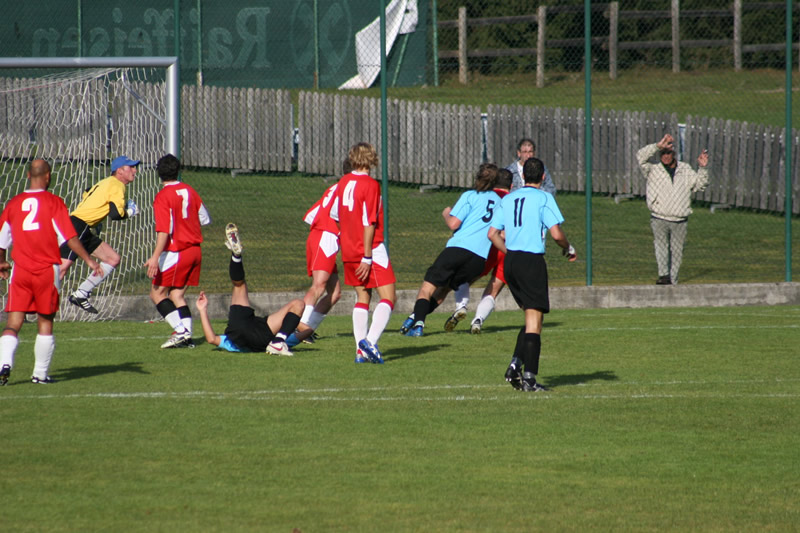 gal/08. Spieltag- SV Reischach-Rasen/2006-10-24 - SVR gg. Rasen-Antholz 044.jpg